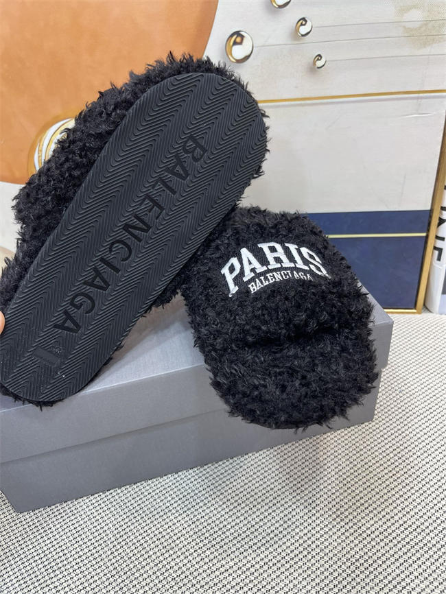 Ba*len*cia*ga furry slide sandal