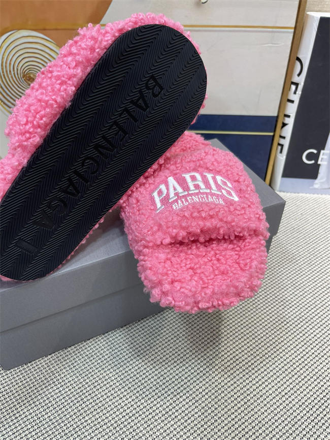 Ba*len*cia*ga furry slide sandal