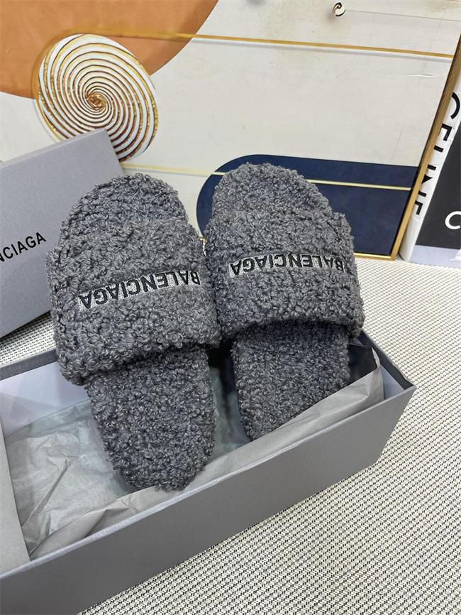 Ba*len*cia*ga furry slide sandal