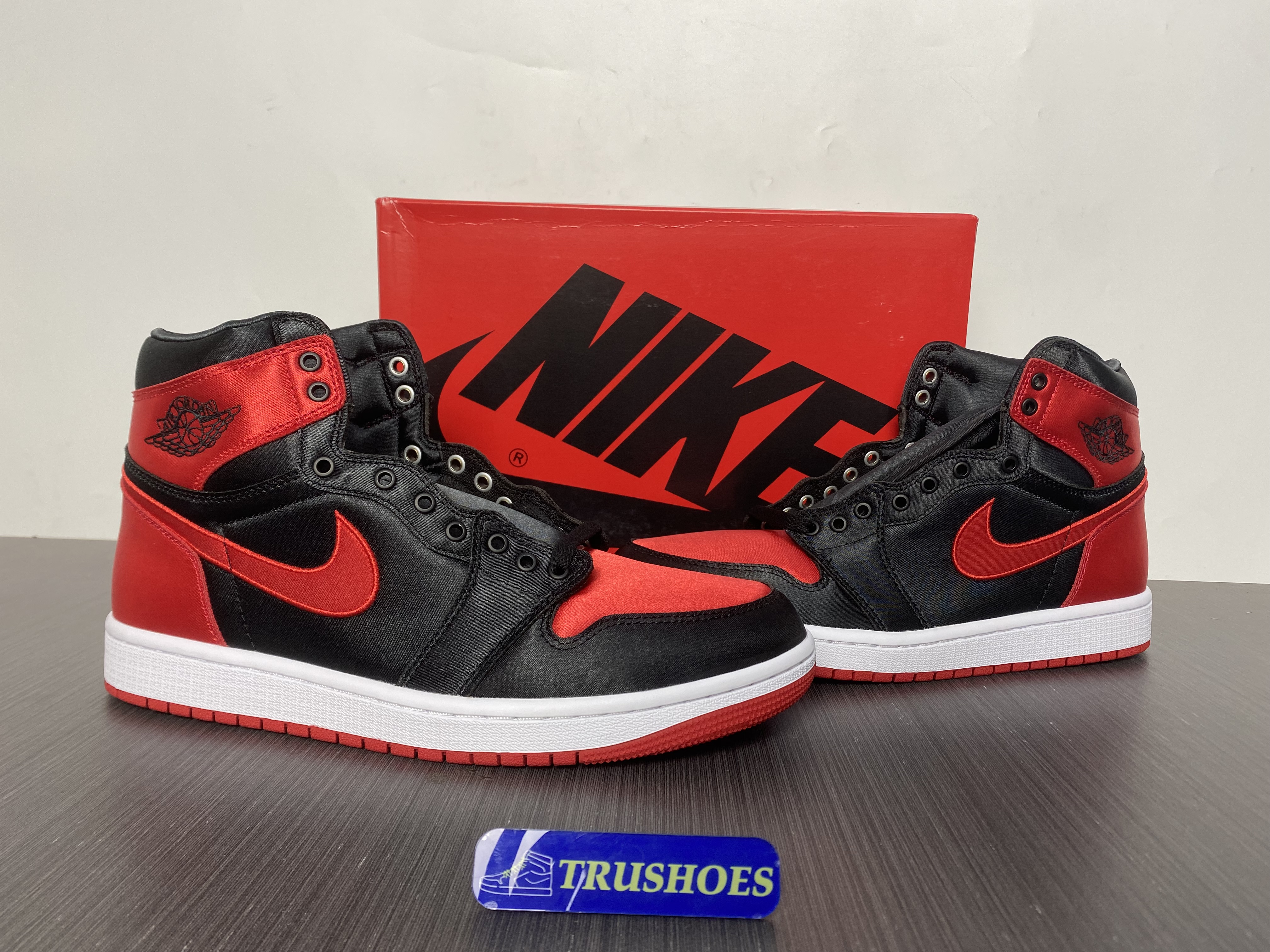 Air Jordan 1 High OG WMNS “Satin Bred”