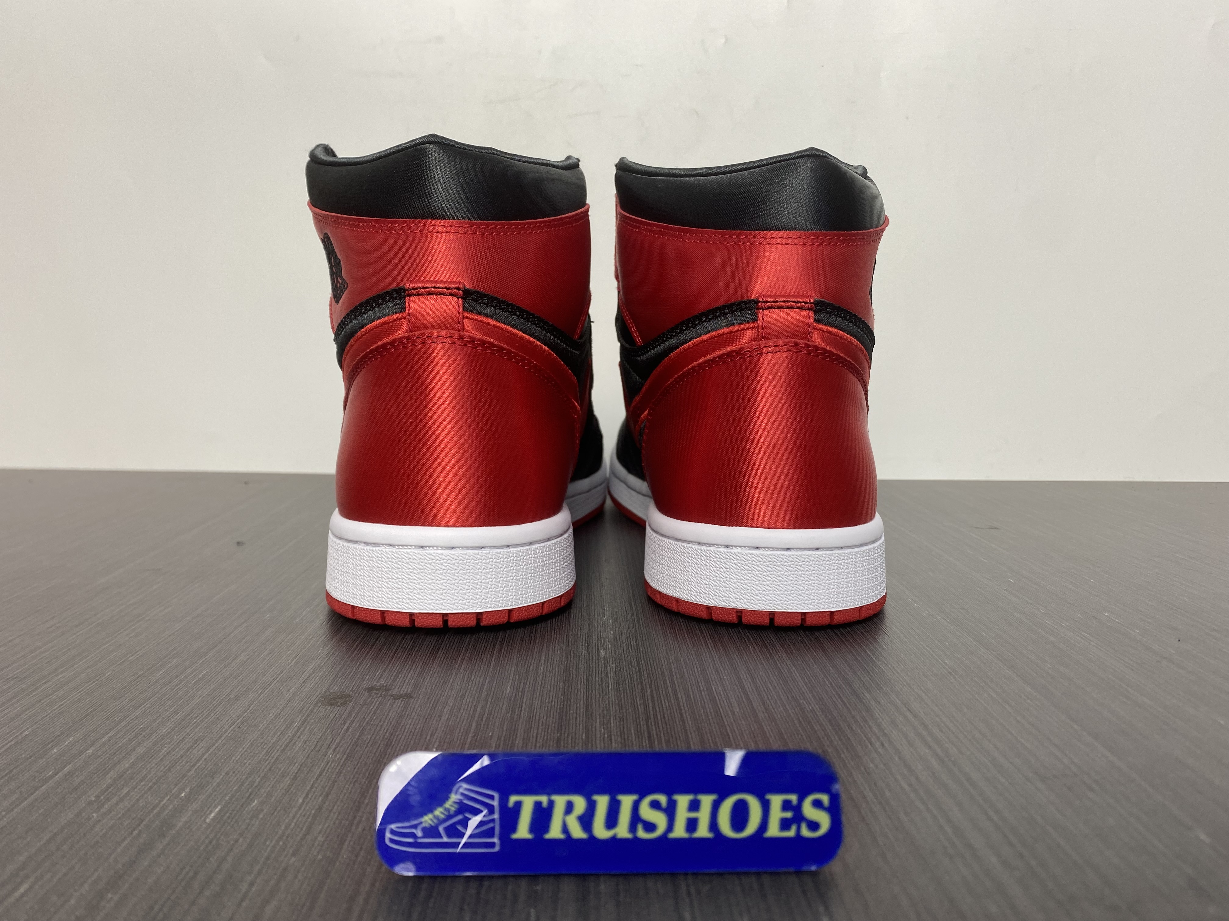 Air Jordan 1 High OG WMNS “Satin Bred”