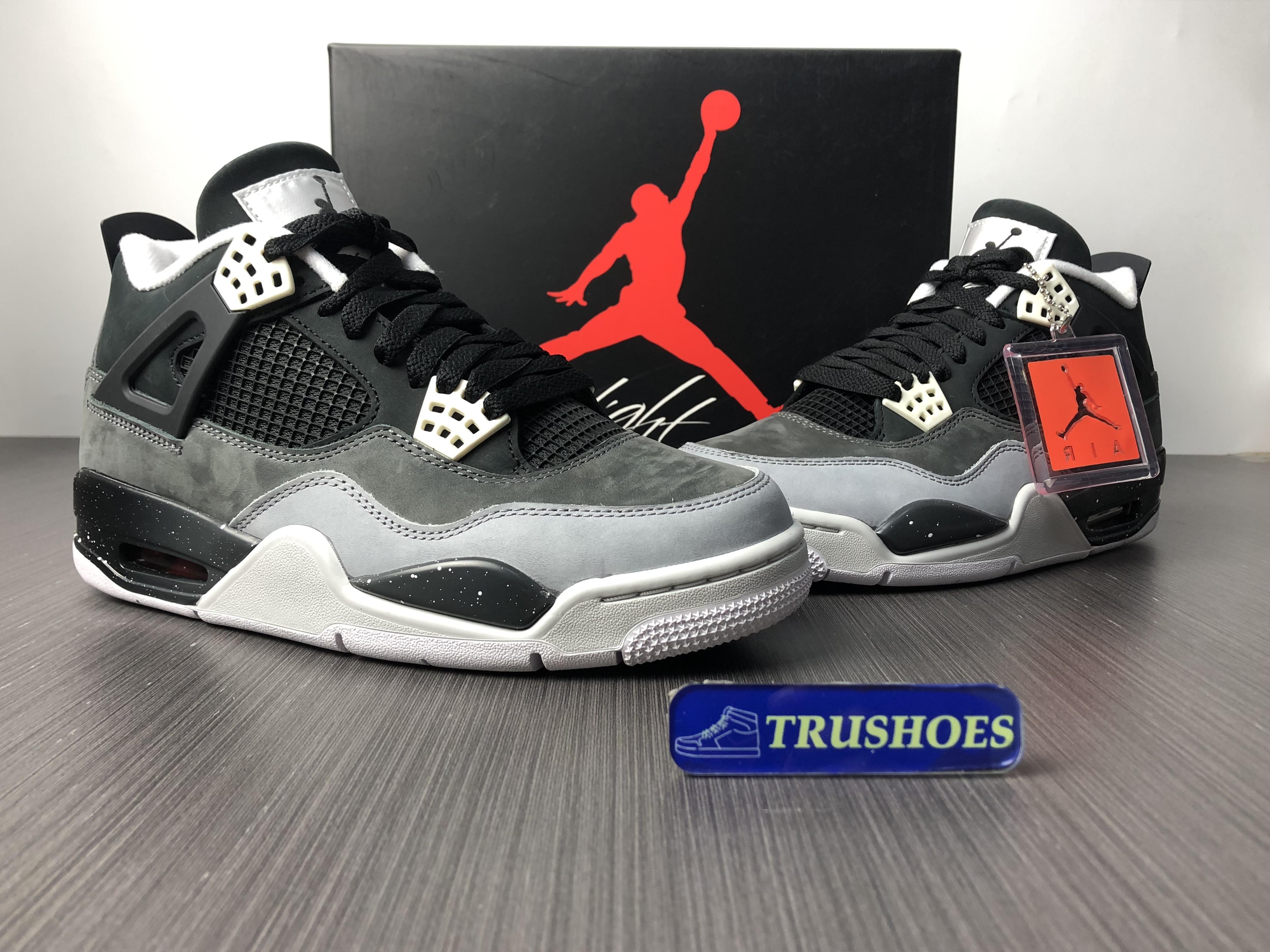 AIR JORDAN 4 RETRO 