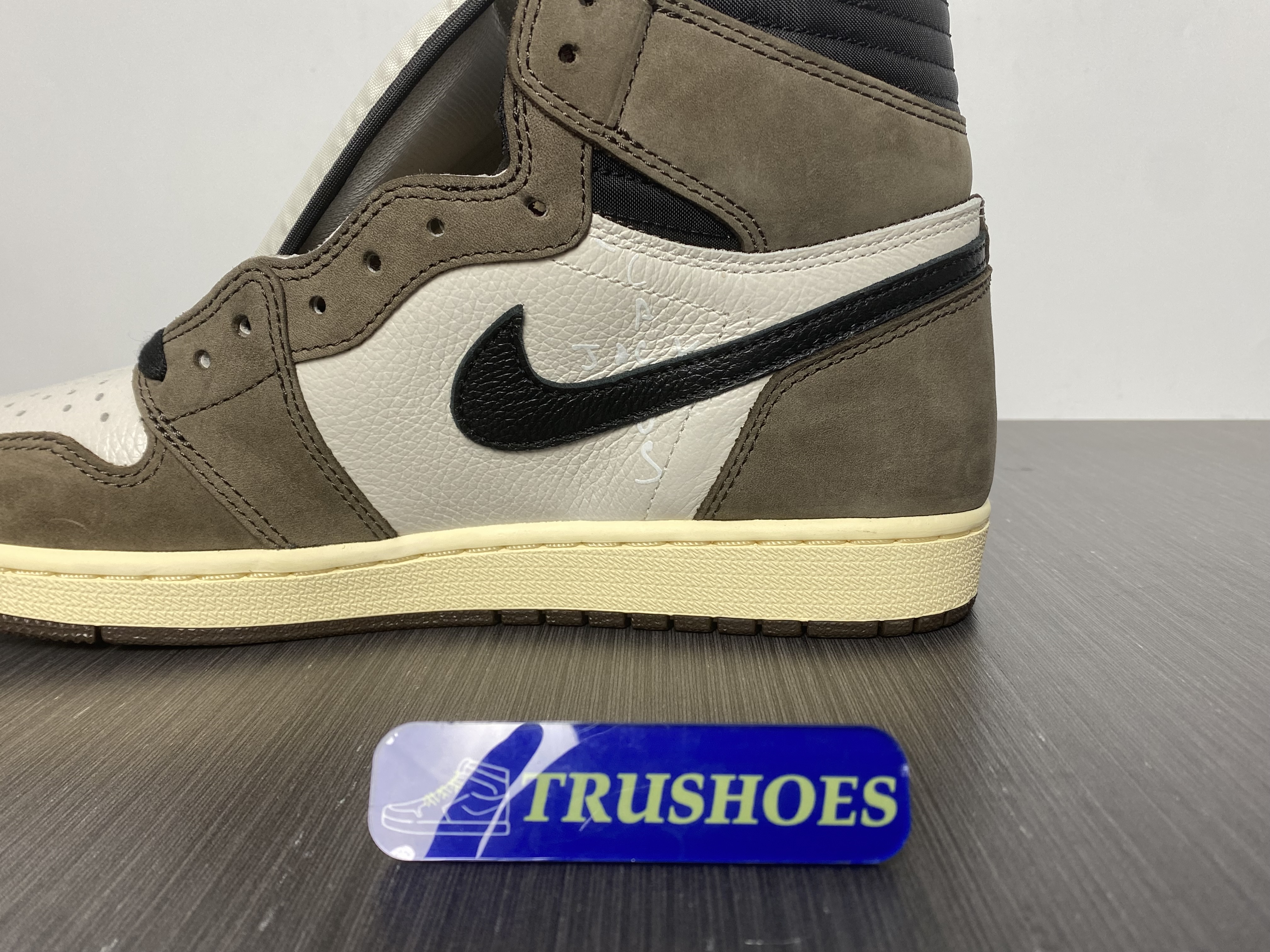 Jordan 1 Retro High OG SPTravis Scott Mocha CD4487-100